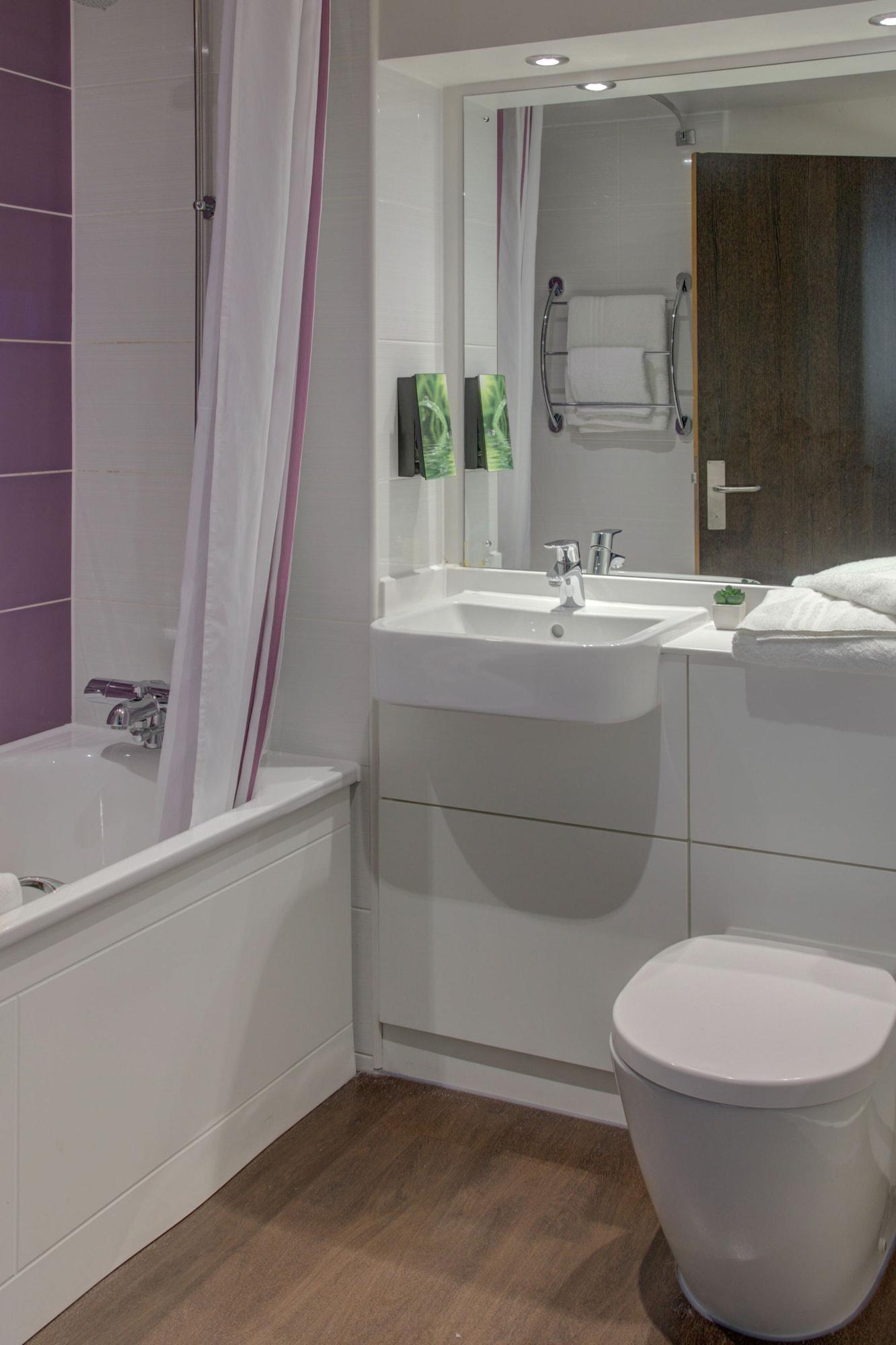 Premier Inn Huddersfield West 外观 照片