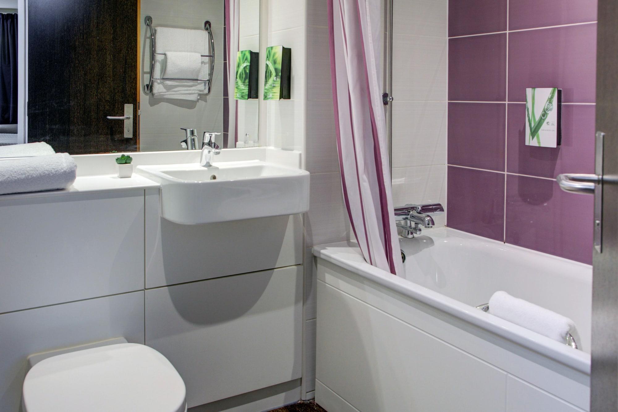 Premier Inn Huddersfield West 外观 照片