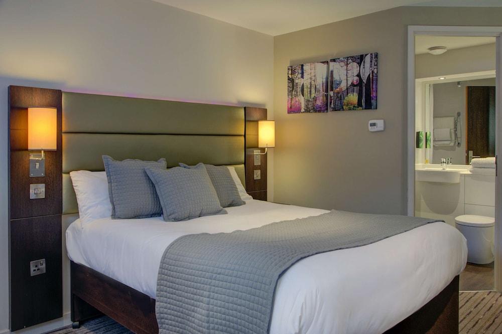 Premier Inn Huddersfield West 外观 照片