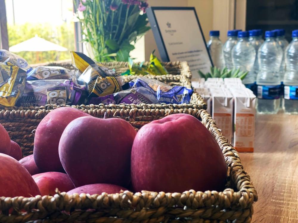 Premier Inn Huddersfield West 外观 照片