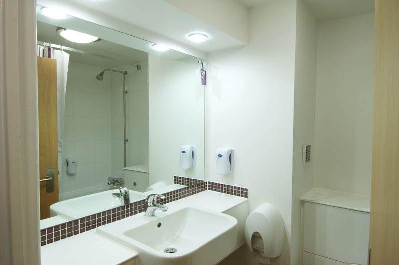 Premier Inn Huddersfield West 外观 照片