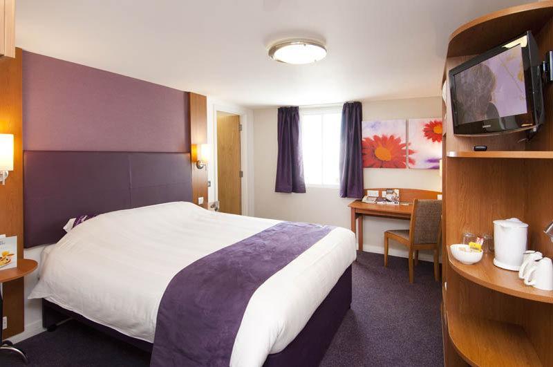 Premier Inn Huddersfield West 外观 照片