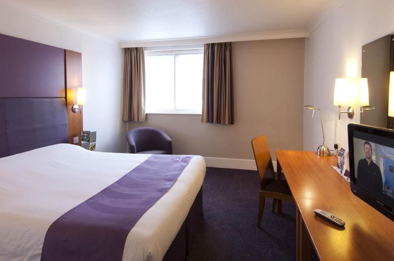 Premier Inn Huddersfield West 外观 照片