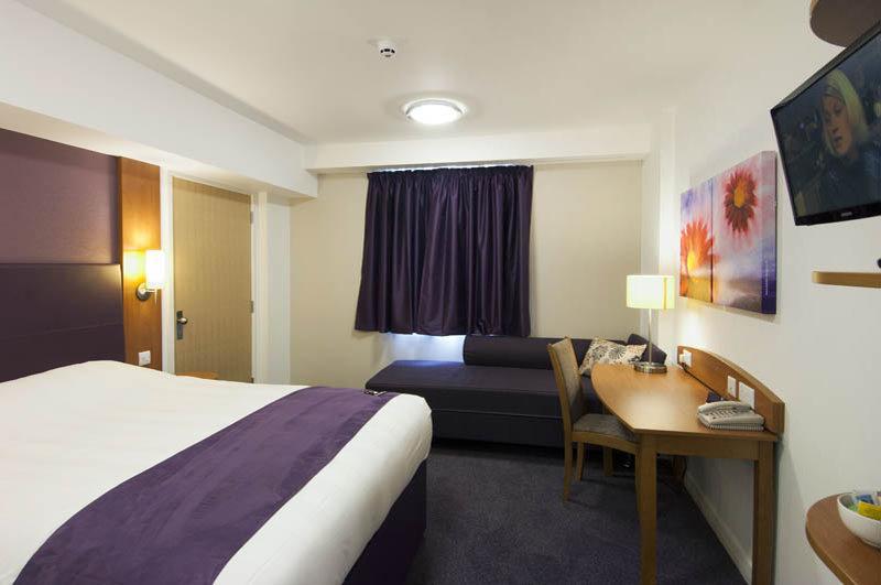 Premier Inn Huddersfield West 外观 照片