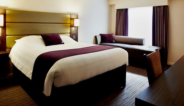 Premier Inn Huddersfield West 外观 照片